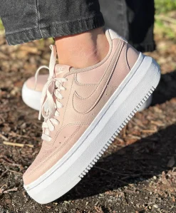 Nike Wmns Court Vision Alta Damesko