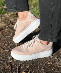 Nike Wmns Court Vision Alta Damesko