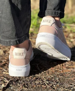 Nike Wmns Court Vision Alta Damesko