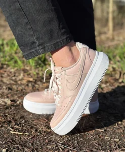 Nike Wmns Court Vision Alta Damesko
