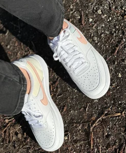 Nike Wmns Court Vision Low Damesko
