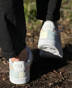 Nike Wmns Court Vision Low Damesko