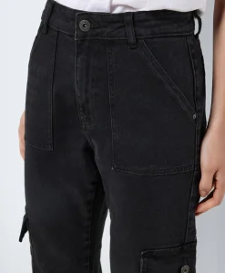 Noisy May Moni Utility Cargo