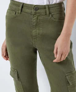 Noisy May Moni Utility Cargo