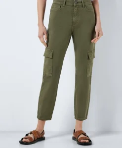 Noisy May Moni Utility Cargo
