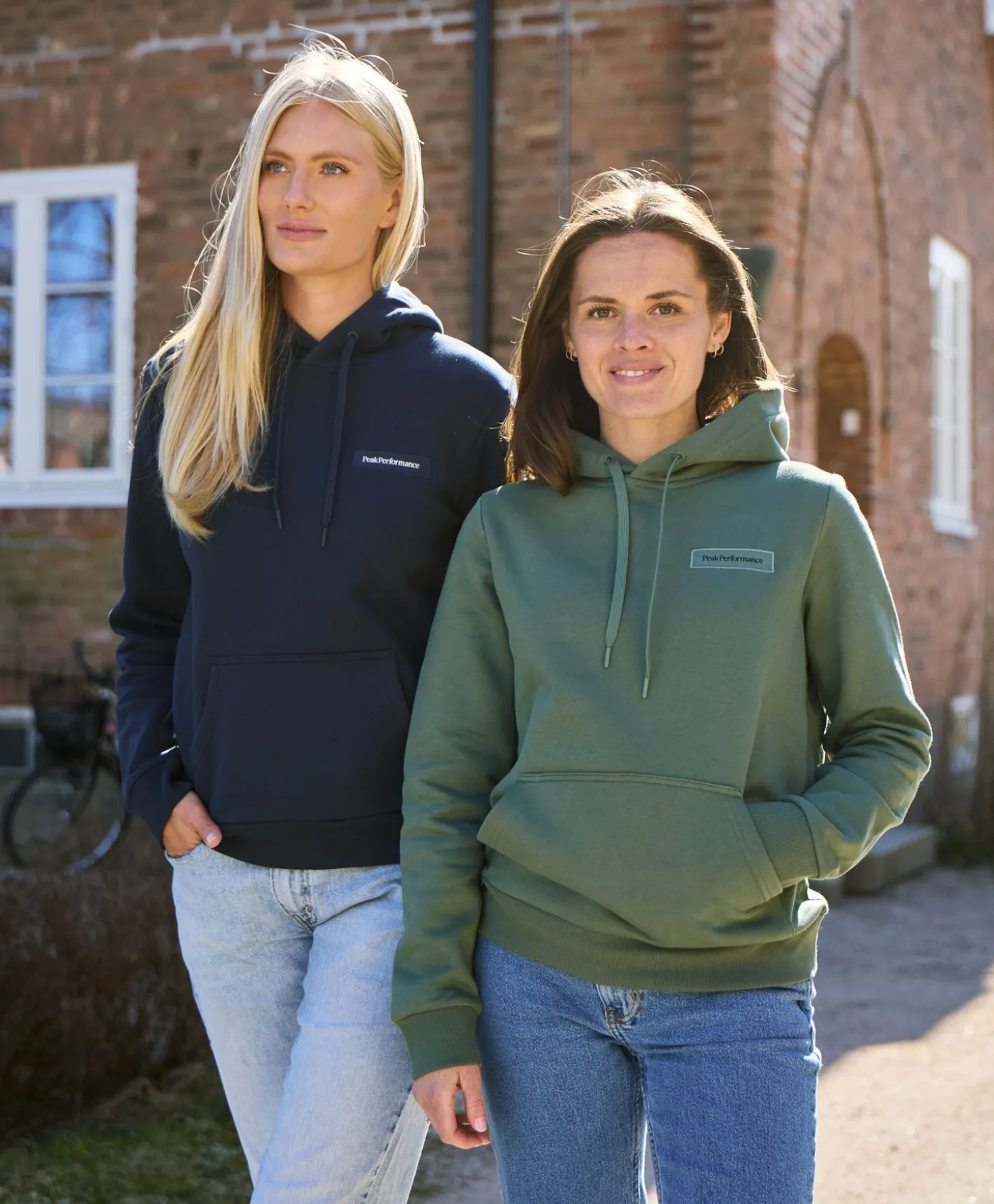 Peak Performance Logo Hoodsweat W
