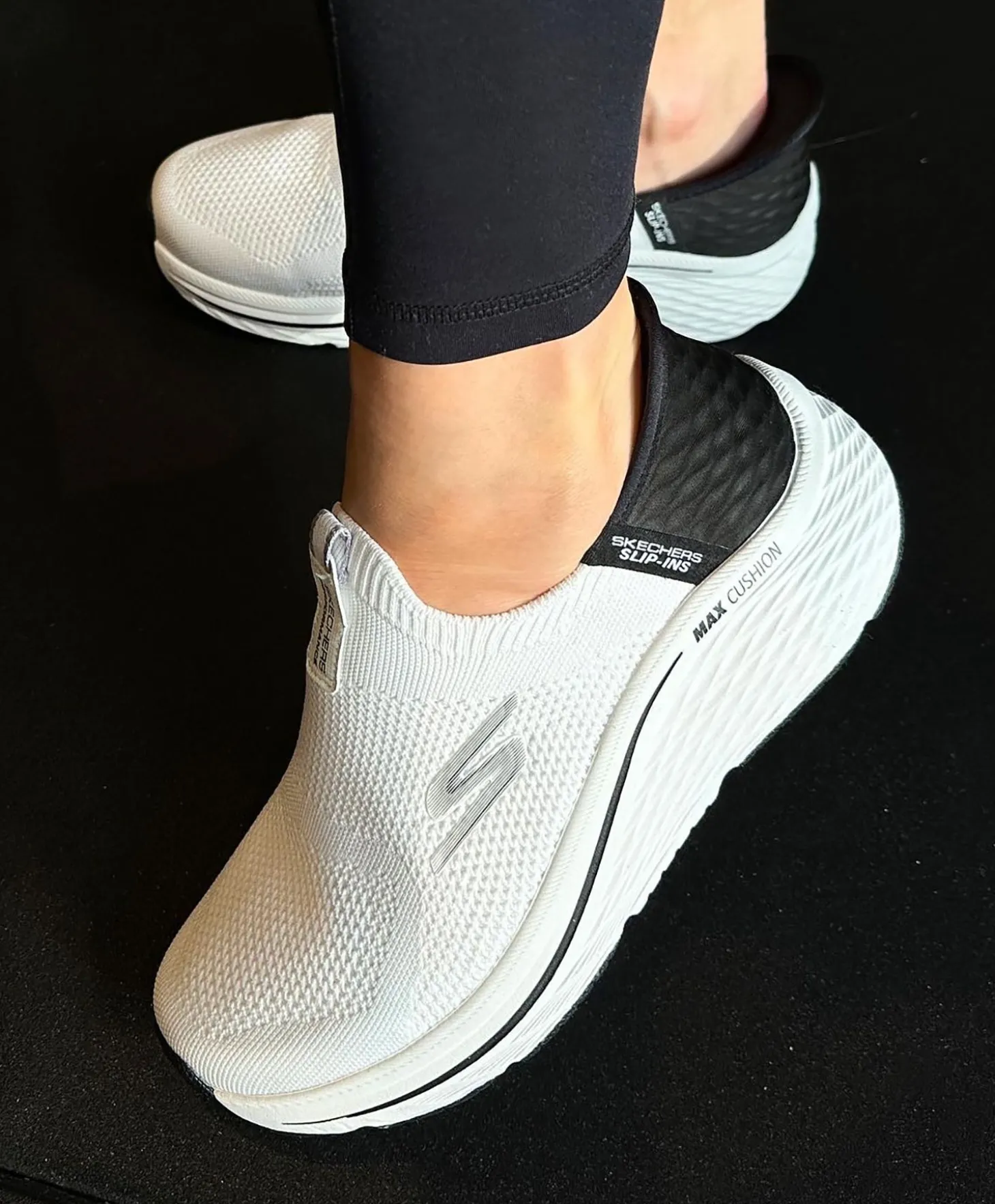 Skechers Max Cushioning Elite 2.0 Slip in Shoe W