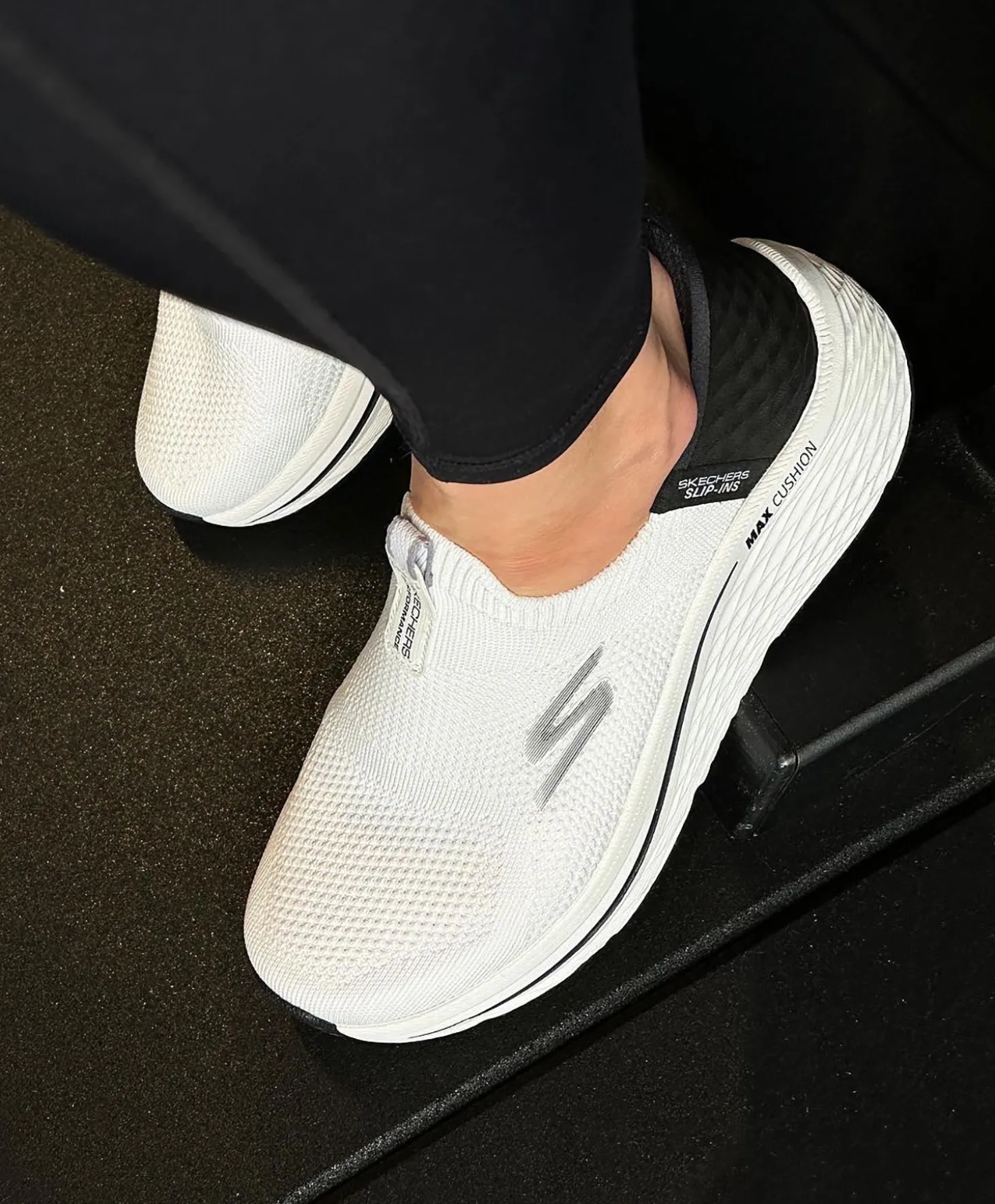 Skechers Max Cushioning Elite 2.0 Slip in Shoe W