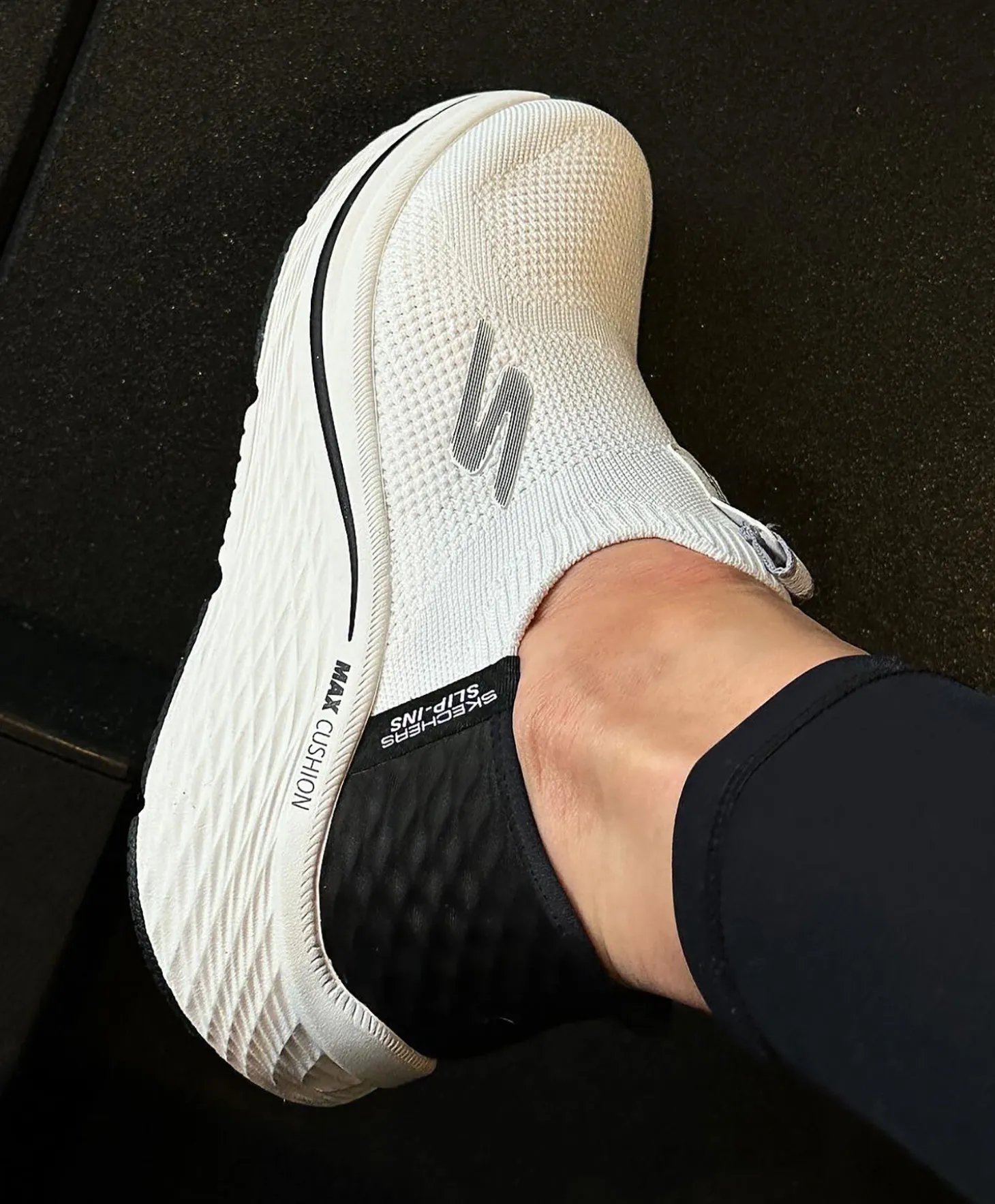 Skechers Max Cushioning Elite 2.0 Slip in Shoe W