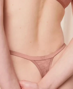 Triumph Signature Sheer String