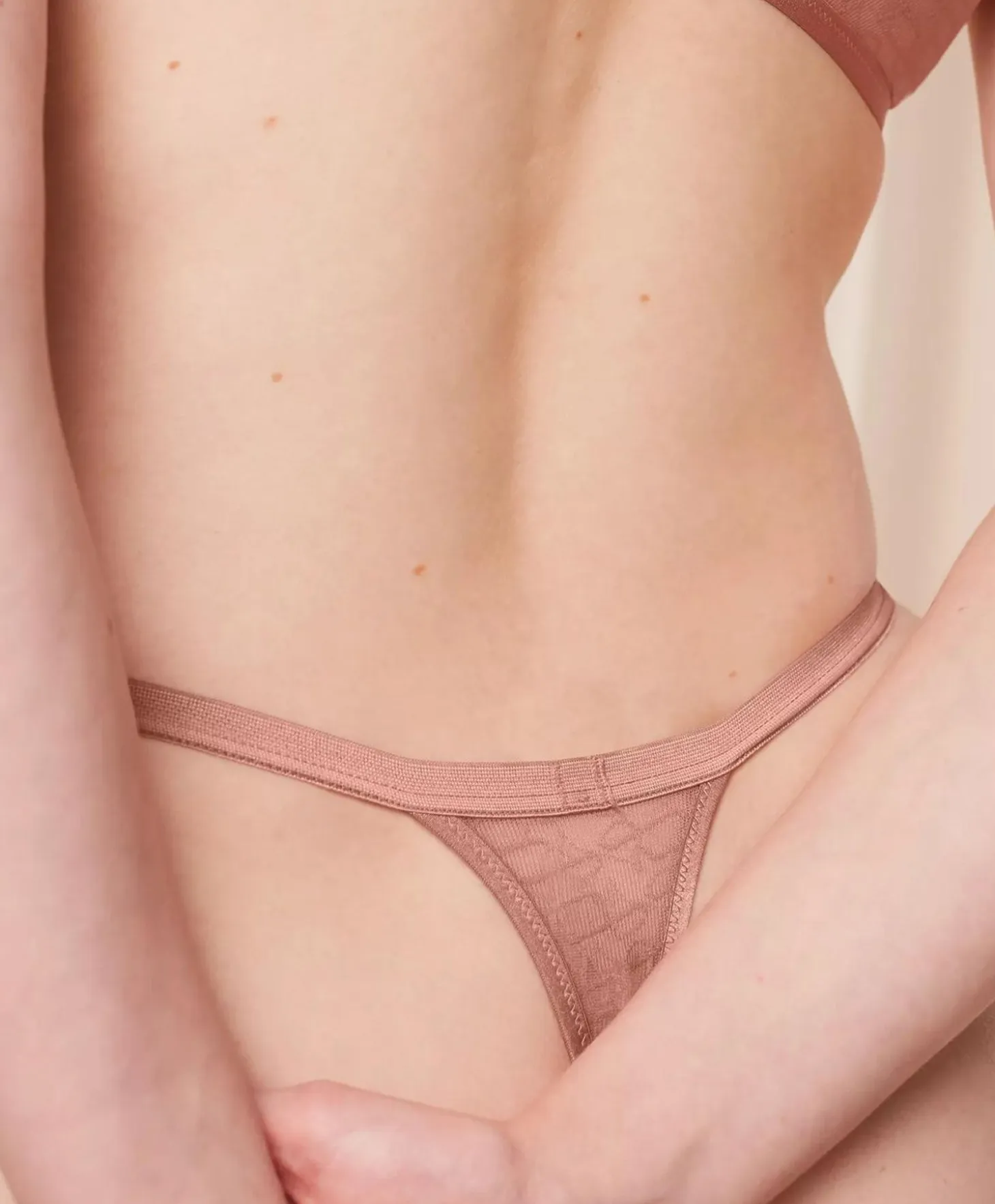 Triumph Signature Sheer String